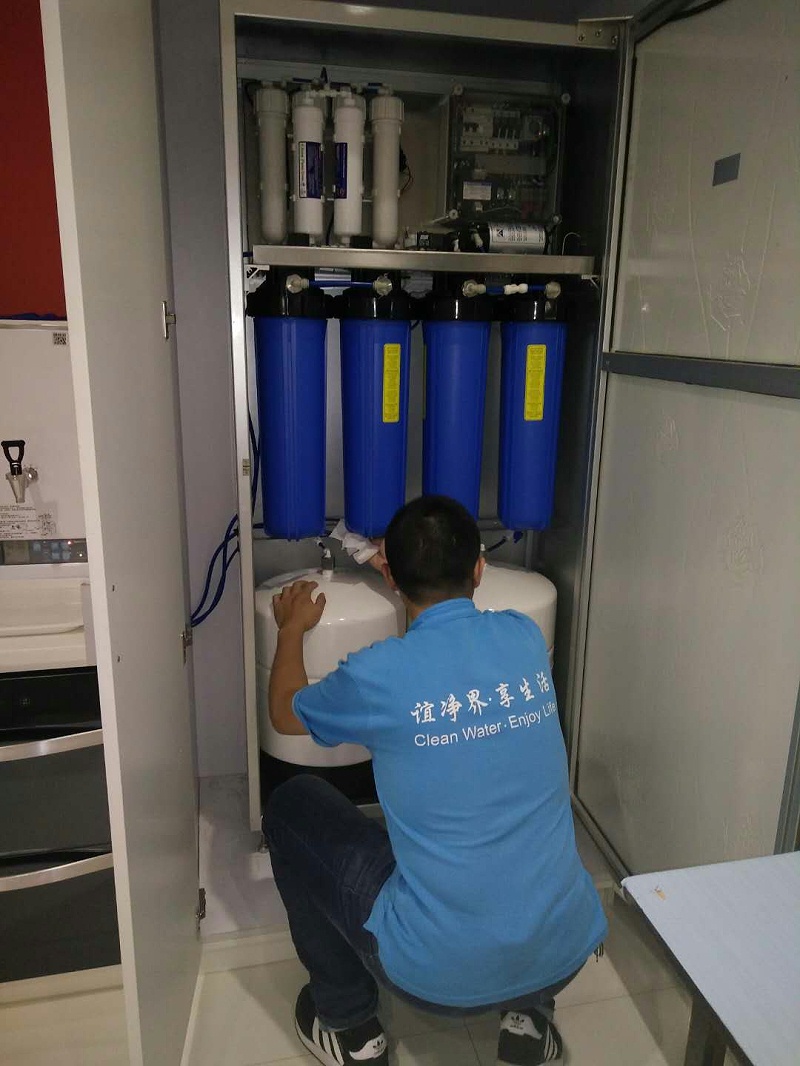 ESA谊帅师傅定期维护保养直饮水机 ESA谊帅师傅定期维护保养直饮水机